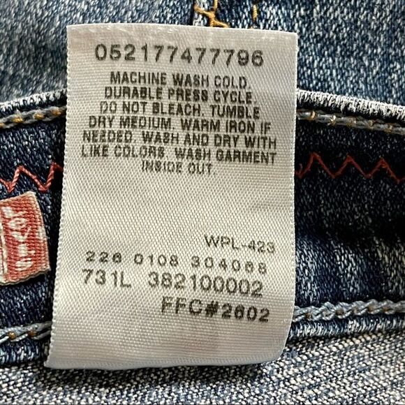 Levi’s 515 Button Flap Long Jean Shorts 406 - Picture 6 of 6